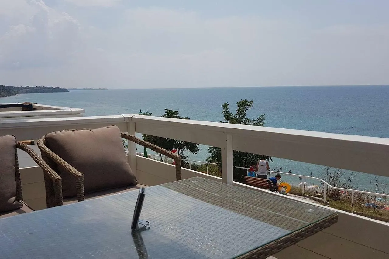 Luxury Apartment On The First Line ! Nea Kallikrateia